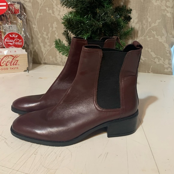 Burgundy boots slight square toe - Picture 2 of 6